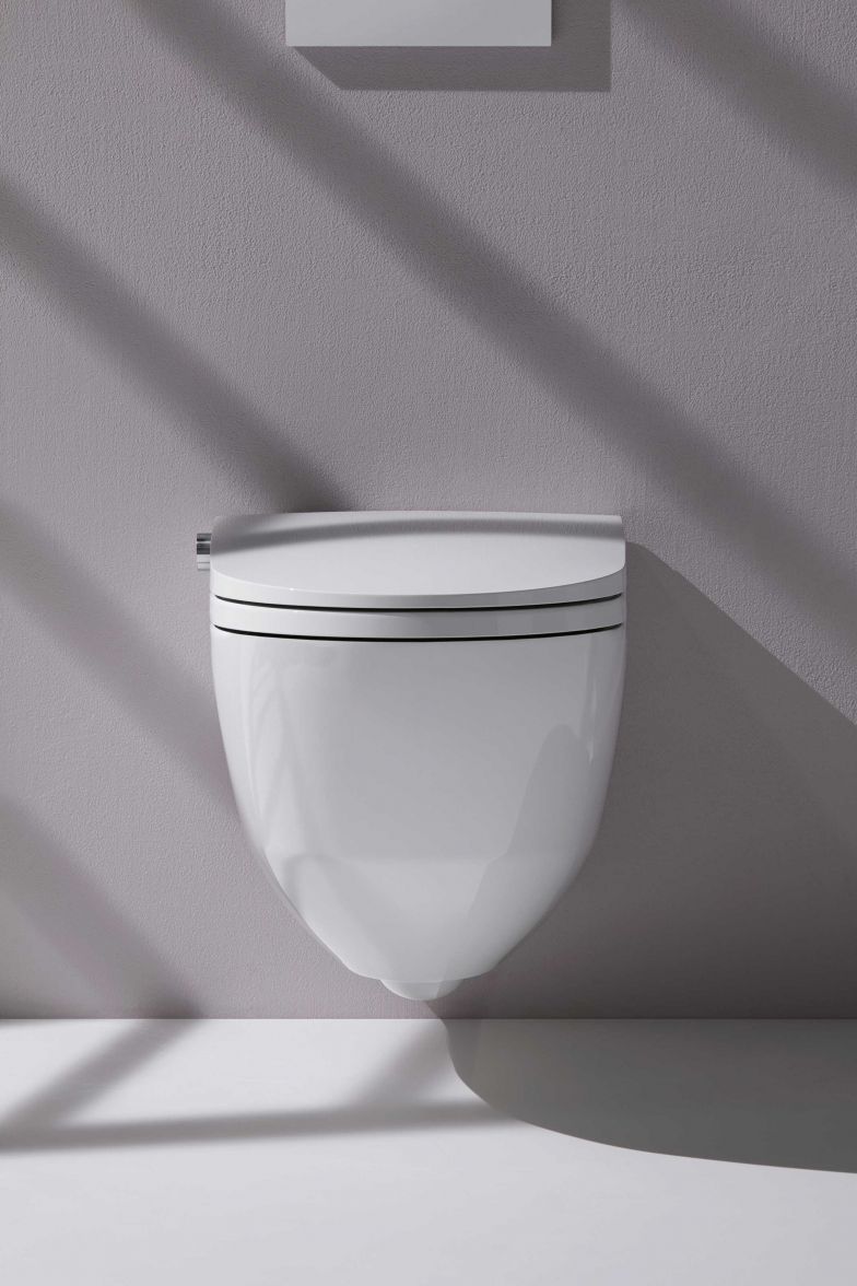 Ein Dusch-WC bietet seinen AnwenderInnen in erster Linie hygienischen Komfort und das Gefühl von Frische. Versteckt sich wie bei «Cleanet Riva» die komplexe Technik auch noch hinter einem formschönen, geschlossenen Keramikkörper, werden alle Design- und Qualitätsansprüche erfüllt. LAUFEN.