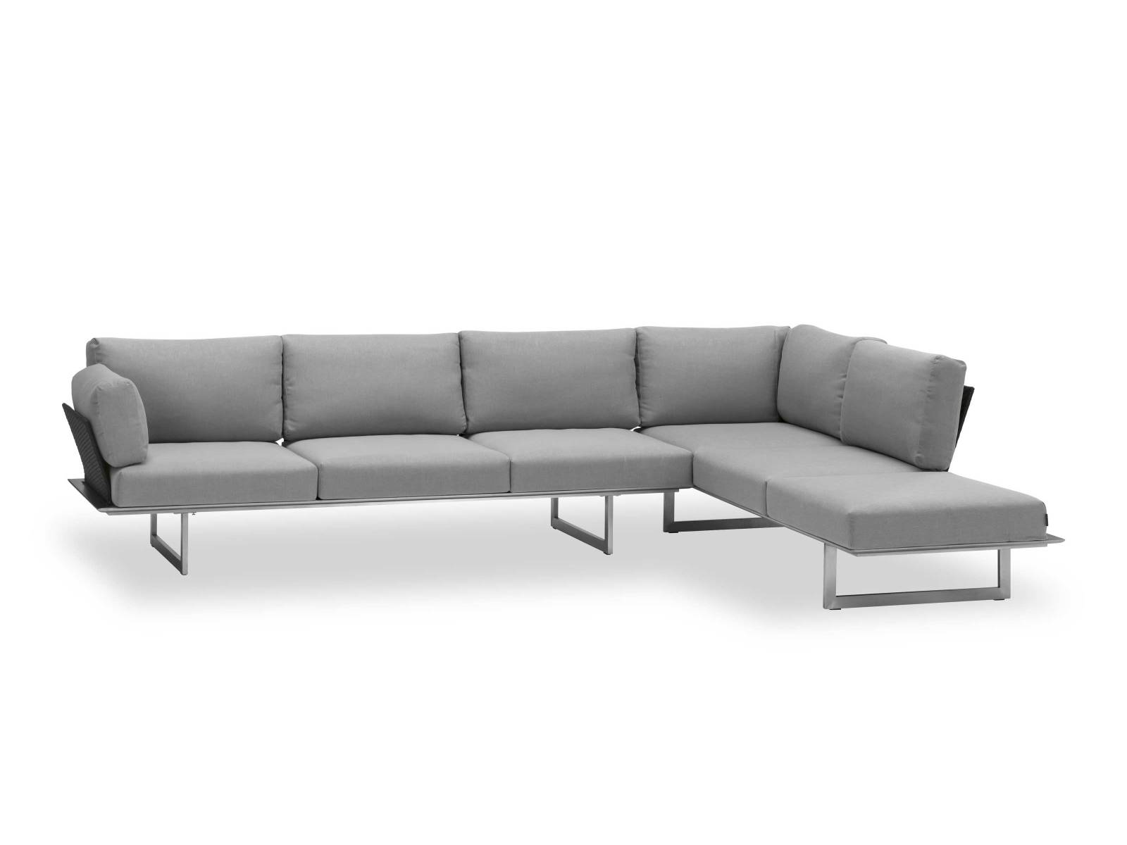 «Passo» ist ein Loungesofa, das mitwächst. Es ist modular konzipiert und lässt sich individuell zusammenstellen; wird vom Einzelsofa zur Eckcouch oder umgekehrt. Für die Planung steht ein 3D-Konfigurator zur Verfügung. PFISTER.