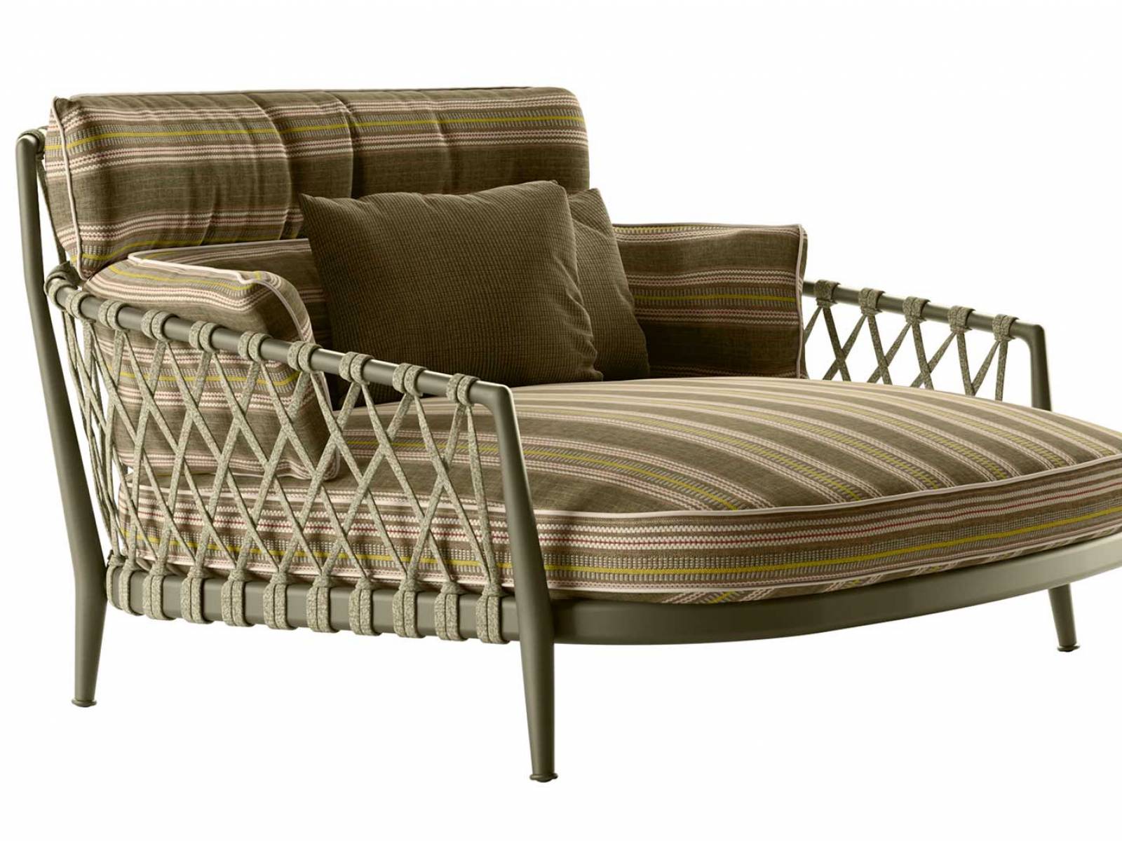 Der Outdoor-Bestseller «Erica» wächst über sich hinaus. Mit neuen Sitzoptionen, Tischen und einer ­Farbpalette von Cremeweiss bis Olive Bronze jonglierend, beweist die Kollektion, dass Raffinesse auch im Garten zuhause sein kann. Design: Antonio Citterio. B&B Italia.