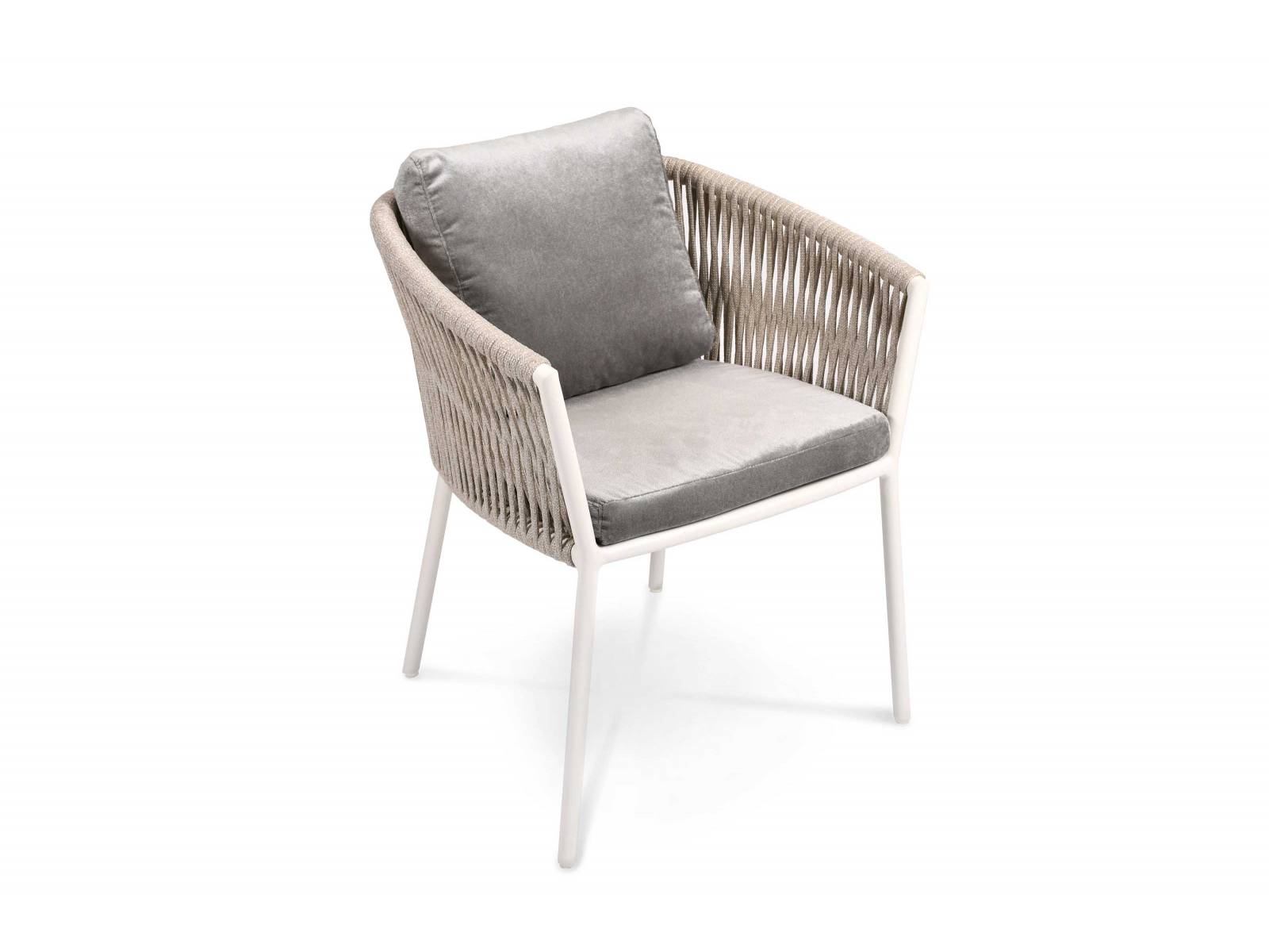 Hochwertige textile Bänder umspannen das Aluminiumgestell der Kollektion «Cosmo» und bilden eine geschlossene Arm- und Rückenlehne, die sich schützend wie ein Flügel um den Sitzenden legt. Herausnehmbare, outdoortaugliche Polster sorgen für entspannten Sitzkomfort. FISCHER MÖBEL.
