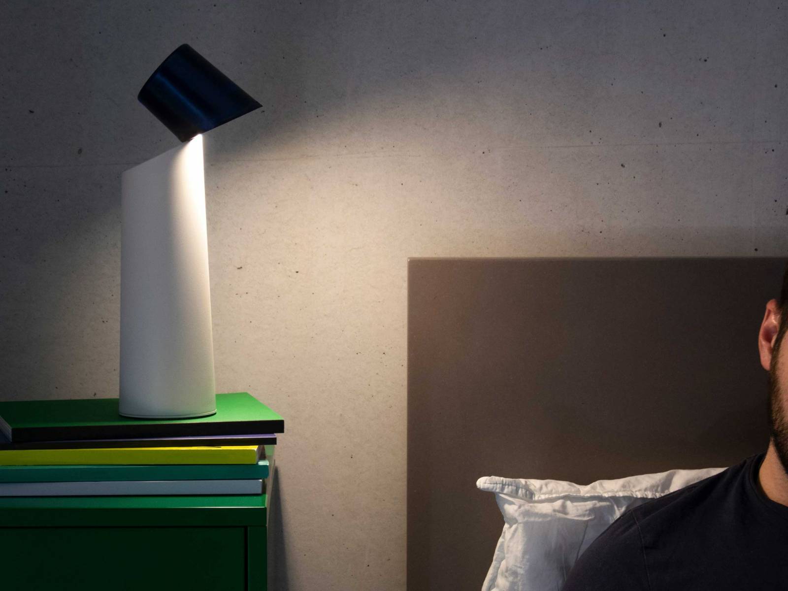 «Helia» – eine Leuchte, die den ganzen Tag das richtige Licht spendet. Design: Stéfanie Kay.