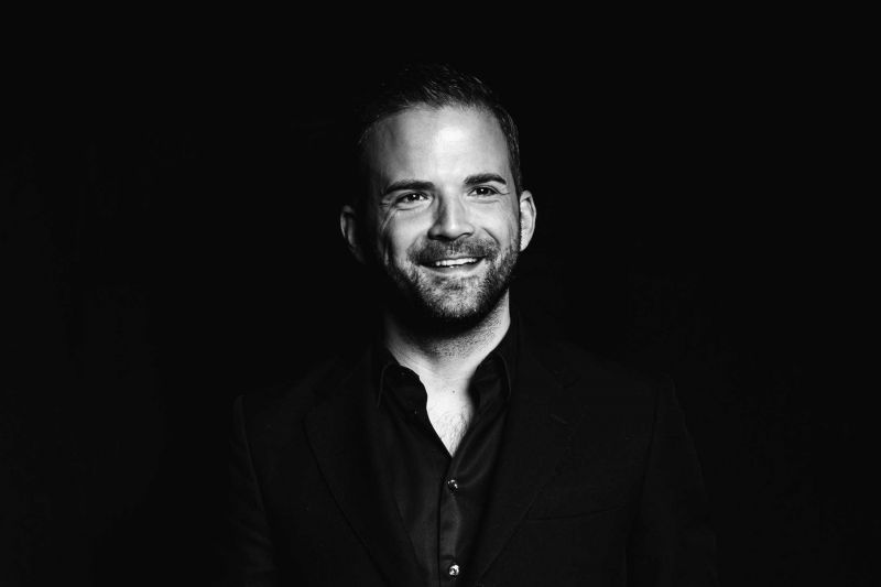 Adrian Vigano weiss, wie man exklusive Wohnwelten schafft. Nachdem er mehrere Jahre in der Geschäftsführung für Waldis «Art of Living» in Luzern tätig und für das Ladenkonzept und die Sortimentsgestaltung verantwortlich war, wechselte er gruppenintern zum Schwesterunternehmen «Colombo la famiglia» in Zollikon als Standortleiter und Art Director.