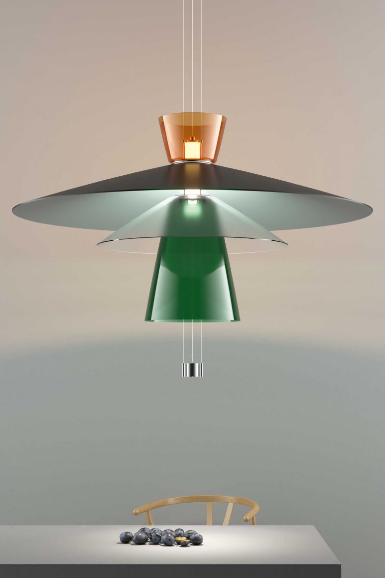 Es waren italienische Meisterwerke aus der Renaissance, welche die beiden Designer Paolo Rizzatto und Francesco Librizzi zur Leuchtenkollektion «Thalea» inspirierten. Licht und Farbe, Glas und Aluminium kommen dabei harmonisch und kontrastreich zusammen, zwei Lichtquellen – einmal als Umgebungslicht, einmal als Spotlicht – sorgen für indirekte und direkte Beleuchtung. FONTANAARTE.COM