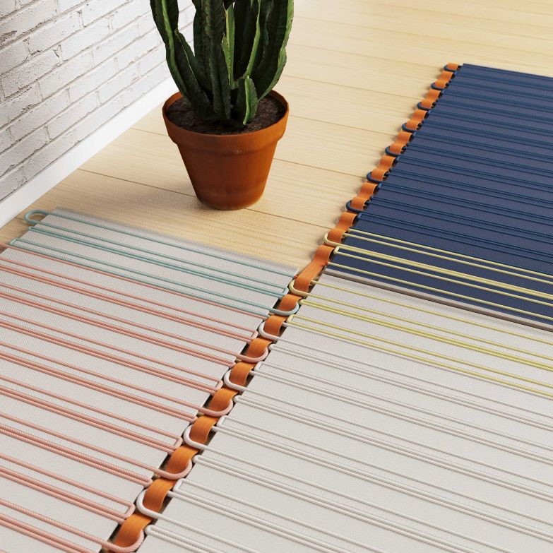 Passgenaue Teppiche: Emma Tietze, Universität der Künste Berlin: Die gewebten Teppiche der «Expandable rug»-Serie ermöglichen ein individuelles Spiel mit diversen Formaten und Mustern. Durch einen in das Gewebe integrierten, textilen Verbinder lassen sich einzelne Teppiche miteinander kombinieren. Das gleichbleibende Webmuster sowie die beidseitige Nutzbarkeit der Teppiche eröffnen eine Vielzahl von Kombinationsmöglichkeiten. So kann jeder noch so seltsam geschnittene Raum passgenau bespielt werden.