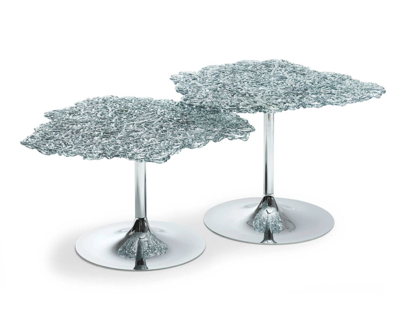 So rein im Material und glänzend wie einer der hellen Edelsteine, weshalb die Kollektion von Jacopo Foggini auch den Namen «Diamante» trägt. Die Tischplatte besteht aus Polycarbonat-Strängen und wird von Hand gefertigt. EDRA.COM